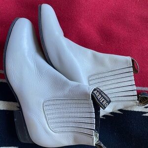 Arriero Hecho en Mexico White Booties